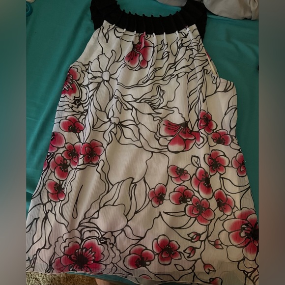 Women’s Size Small Sleeveless Top Like New - Picture 2 of 3